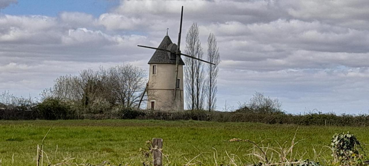Willa Moulin A Vent Le Champ Du Trail Saint-Cyr-des-Gats Zewnętrze zdjęcie